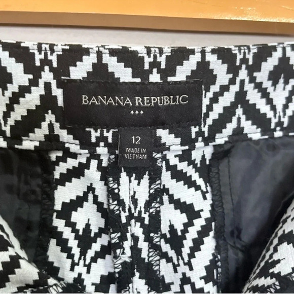 Banana Republic Mid Rise Hampton Black White Geo Shorts 4.5" Inseam - Picture 5 of 12
